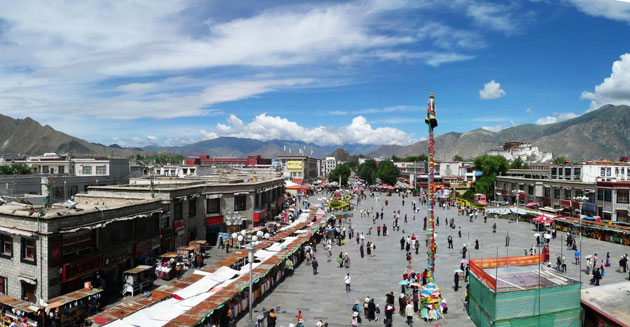 Barkhor Straße und Jokhang Tempel