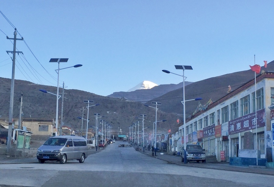 Tarchen am Berg Kailash, der Ausgangspunkt einer Kailash Umrundung Tarchen am Berg Kailash, der Ausgangspunkt einer Kailash Umrundung