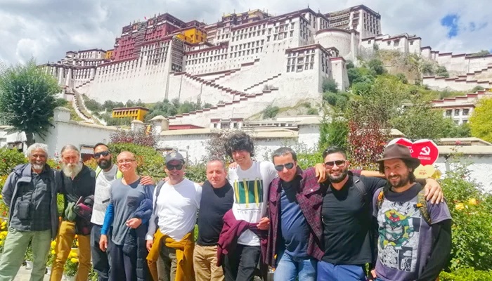 Alle ausländische Reisende benötigen das Tibet Permit und eventuell weitere Einreisedokumente für Tibet. Alle ausländische Reisende benötigen das Tibet Permit und eventuell weitere Einreisedokumente für Tibet.