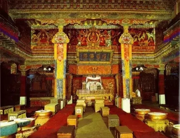 Der Thronsaal im weissen Palast Der Thronsaal im weissen Palast