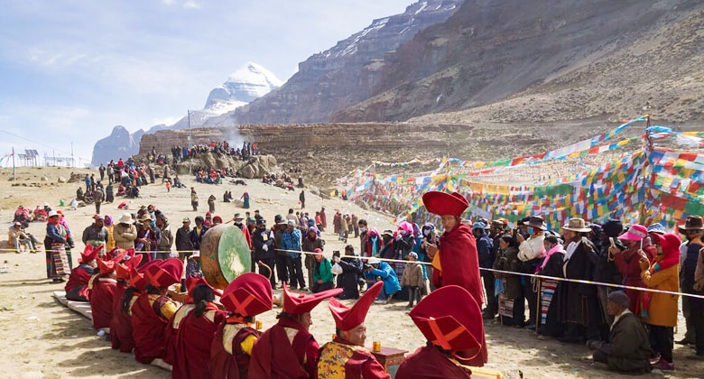 Saga Dawa Fest am Mount Kailash Saga Dawa Fest am Mount Kailash